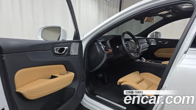 Вольво XC60 — Фото автомобиля 9