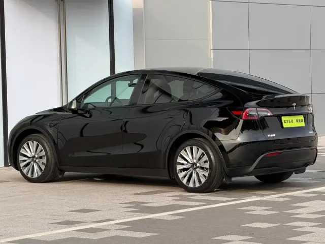 Tesla Model Y 2023 Rear-Wheel Drive Edition — Фото автомобиля 6