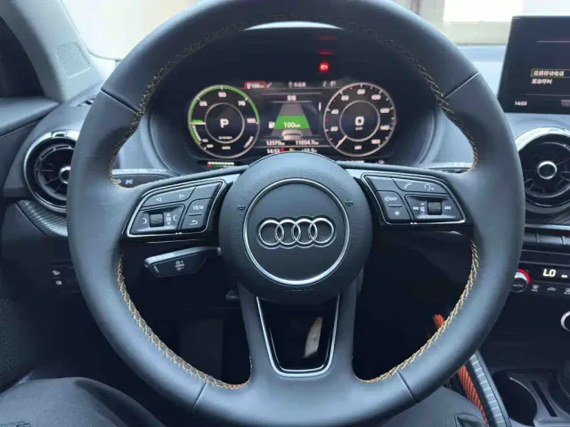 Audi Q2L e-tron — Фото автомобиля 13