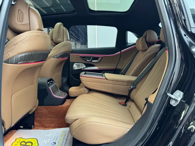 Mercedes-Benz E-Class — Фото автомобиля 8