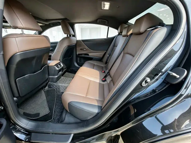 Lexus ES — Фото автомобиля 5