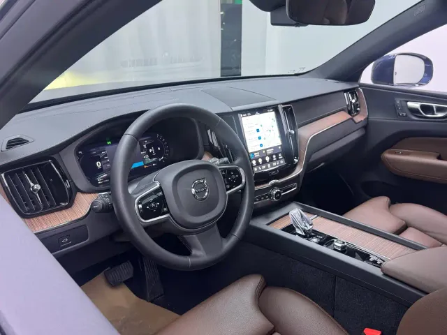Volvo XC60 — Фото автомобиля 6