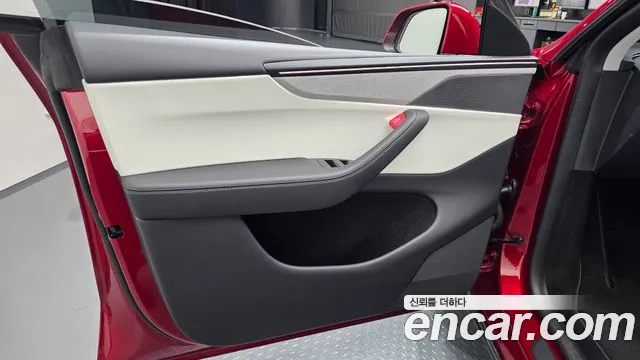 Tesla Model Y — Фото автомобиля 13