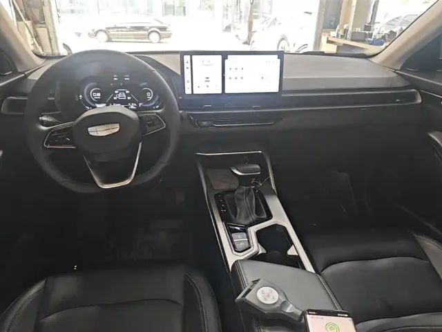 Geely Emgrand — Фото автомобиля 9