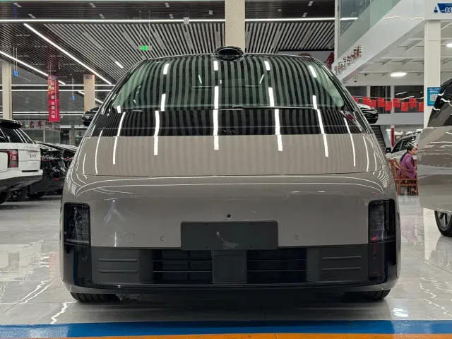 Li Auto MEGA — Фото автомобиля 2