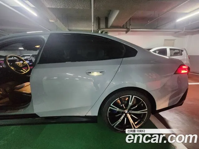 BMW 5 Series — Фото автомобиля 12