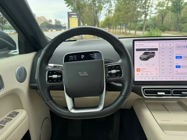 Li Auto L8 — Фото автомобиля 14