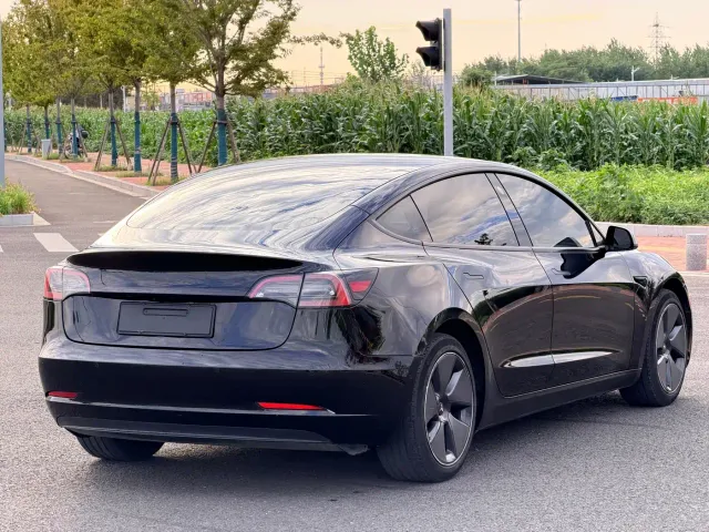Tesla Model 3 — Фото автомобиля 7