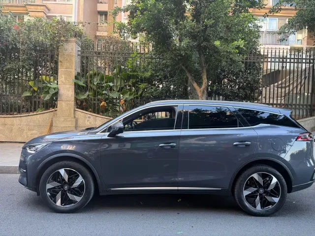 BYD Tang — Фото автомобиля 6