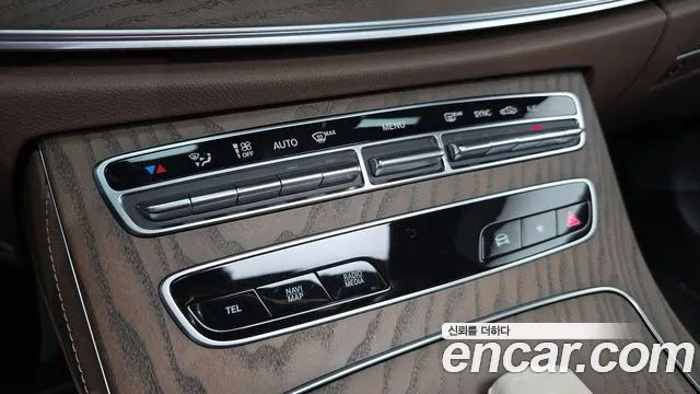 Mercedes-Benz E-Class — Фото автомобиля 28