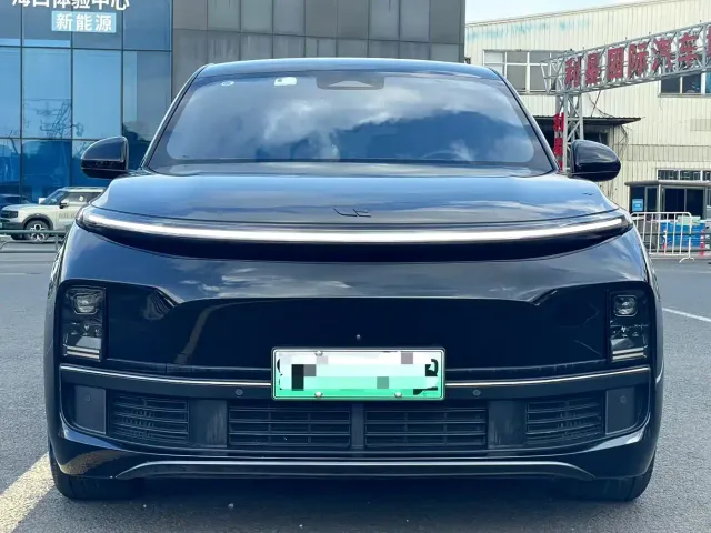 Li Auto L8 — Фото автомобиля 2