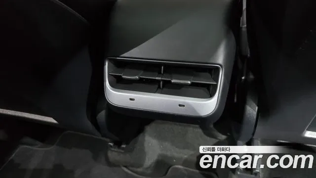 Tesla Model Y — Фото автомобиля 30