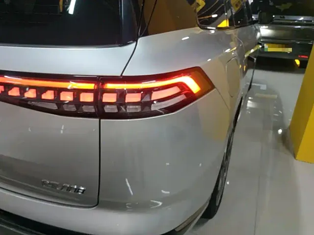 Dongfeng eπ 008 — Фото автомобиля 7