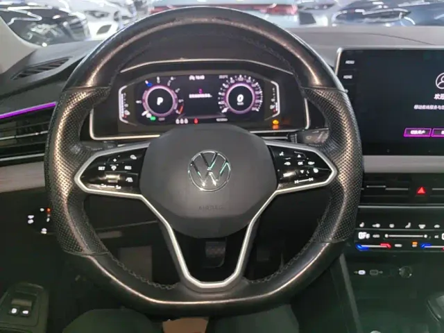 Volkswagen Tiguan L PHEV — Фото автомобиля 10