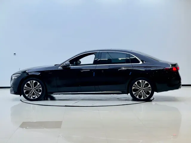 Mercedes-Benz E-Class — Фото автомобиля 3
