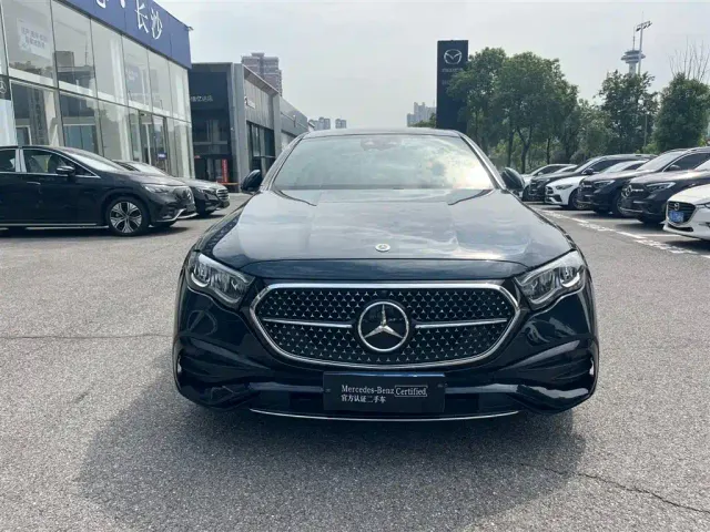 Mercedes-Benz E-Class — Фото автомобиля 4