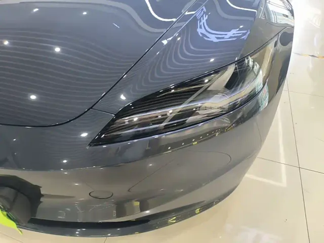 Tesla Model 3 — Фото автомобиля 23
