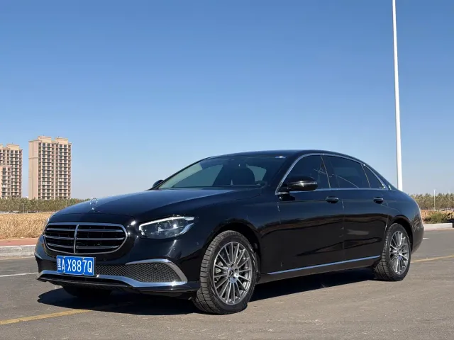 Фотография автомобиля — Mercedes-Benz E-Class