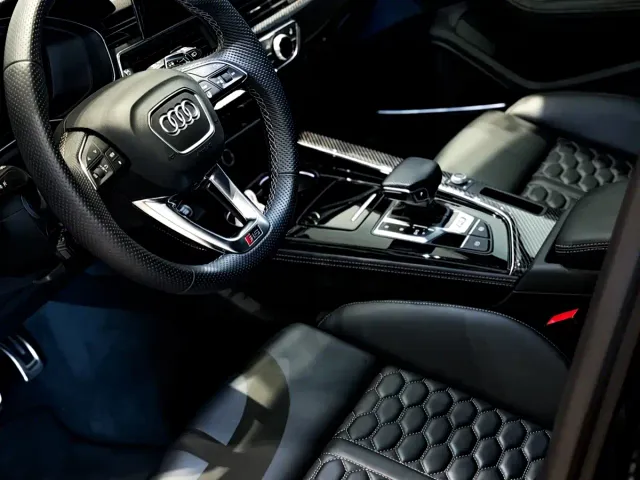 Audi RS 4 — Фото автомобиля 12