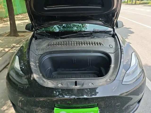Tesla Model Y — Фото автомобиля 15