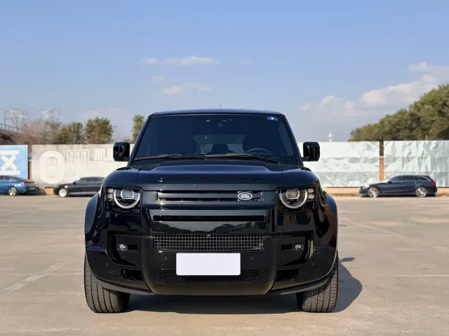 Land Rover Defender — Фото автомобиля 2