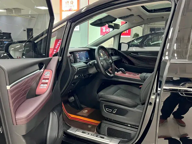 GAC Trumpchi M8 — Фото автомобиля 4