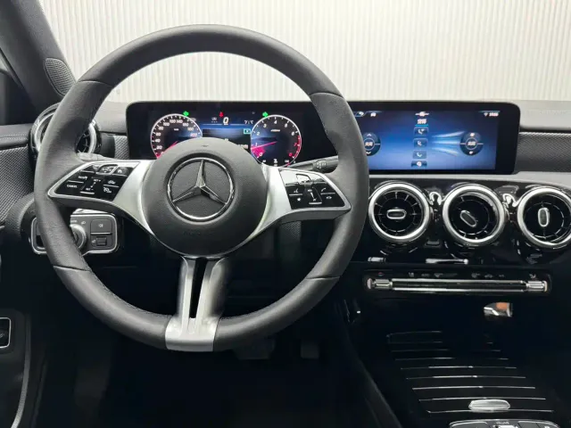 Mercedes-Benz A-Class — Фото автомобиля 13