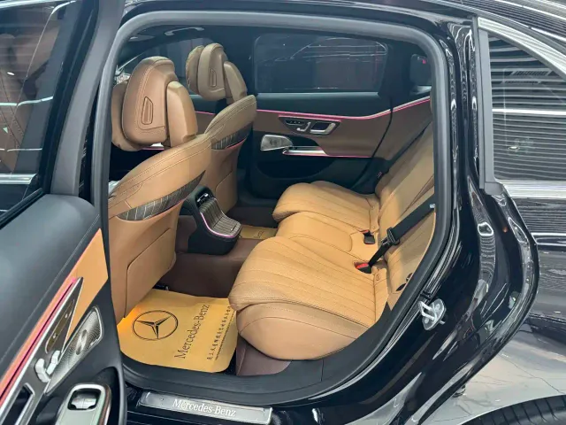 Mercedes-Benz E-Class — Фото автомобиля 12