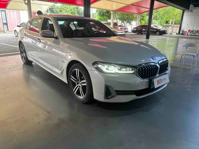BMW 5 Series — Фото автомобиля 3