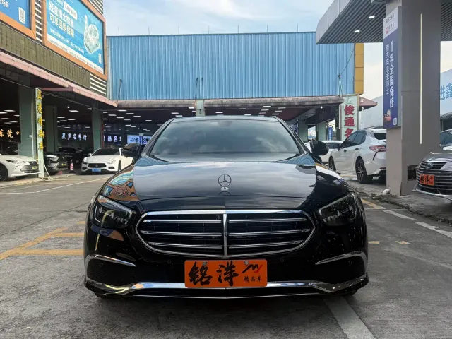 Mercedes-Benz E-Class — Фото автомобиля 2