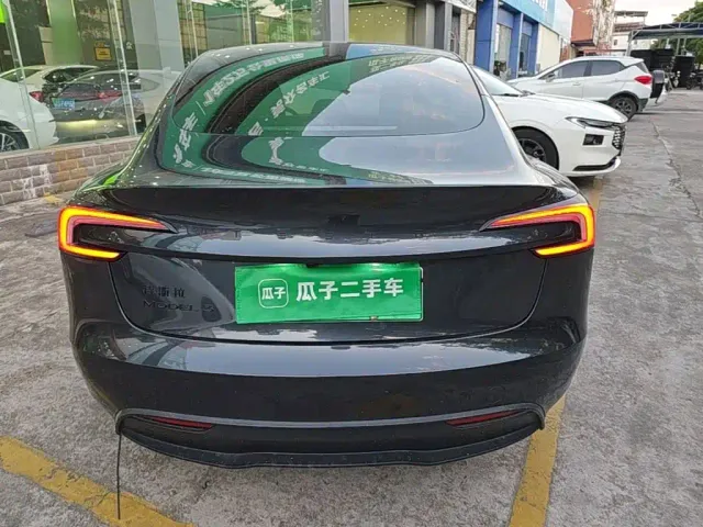 Tesla Model 3 — Фото автомобиля 5