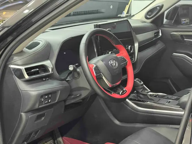 Toyota Highlander — Фото автомобиля 4
