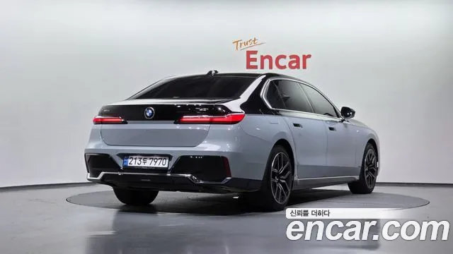 BMW 7-Series — Фото автомобиля 2