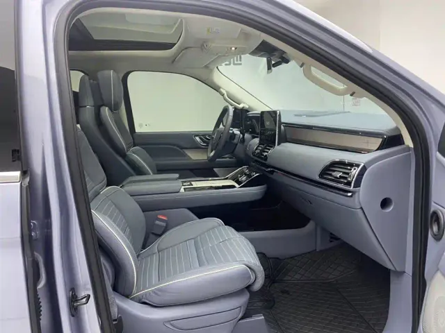 Lincoln Navigator — Фото автомобиля 18