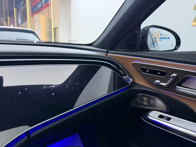 Mercedes-Benz E-Class — Фото автомобиля 28