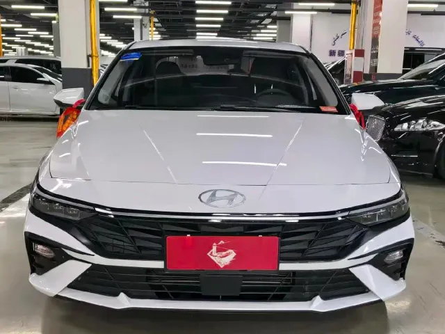 Hyundai Elantra — Фото автомобиля 2