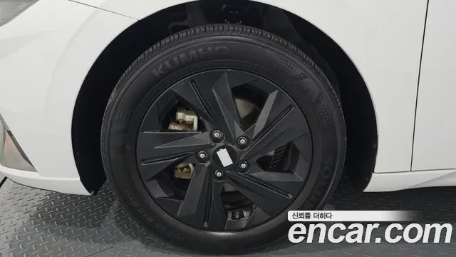 Hyundai Avante CN7 — Фото автомобиля 5