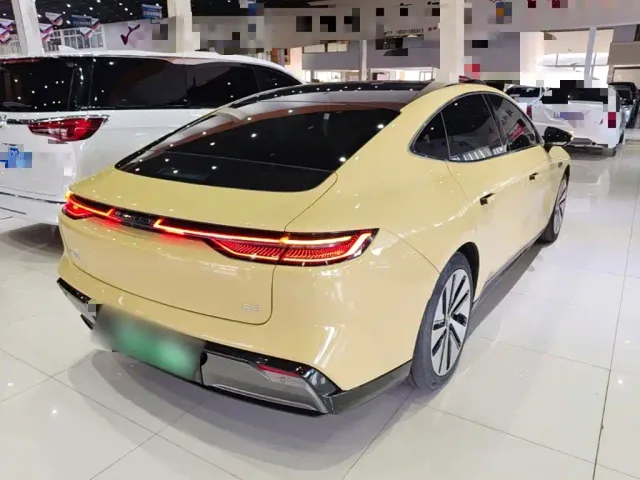 Geely Galaxy E8 — Фото автомобиля 6