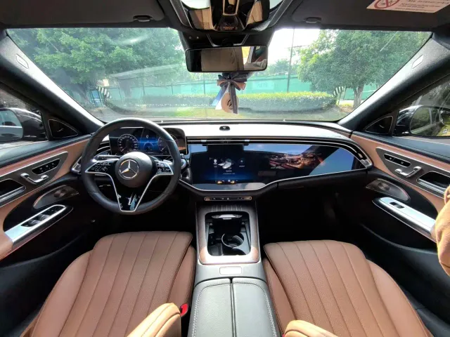 Mercedes-Benz E-Class — Фото автомобиля 5