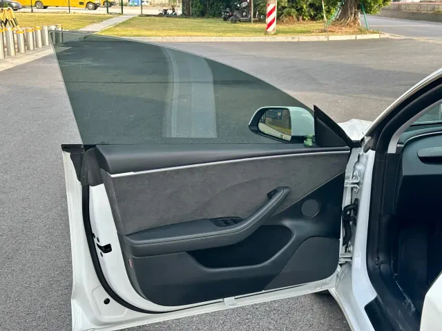Tesla Model 3 — Фото автомобиля 7