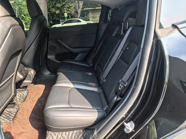 Tesla Model Y — Фото автомобиля 14