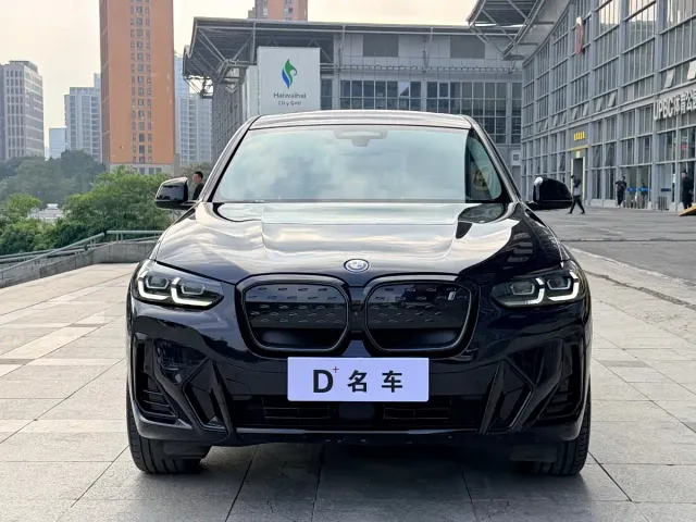 BMW iX3 — Фото автомобиля 2