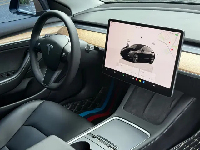 Tesla Model 3 — Фото автомобиля 8