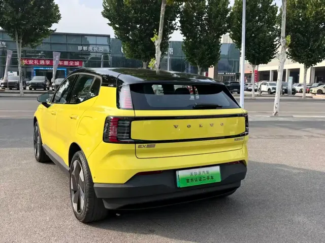 Volvo EX30 — Фото автомобиля 5