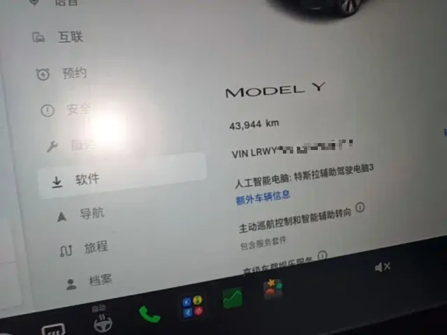 Tesla Model Y — Фото автомобиля 11