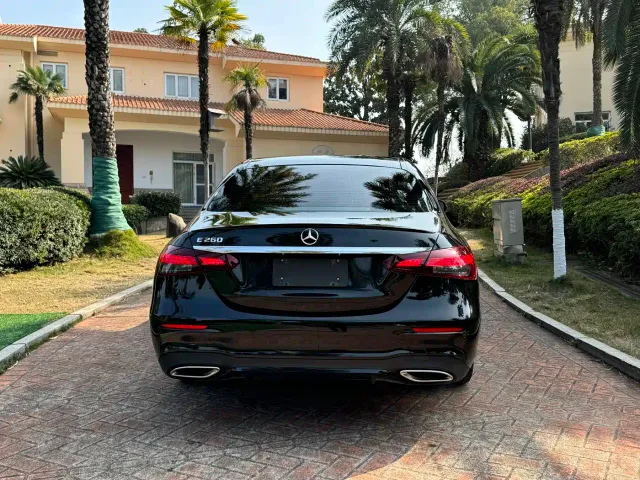 Mercedes-Benz E-Class — Фото автомобиля 5
