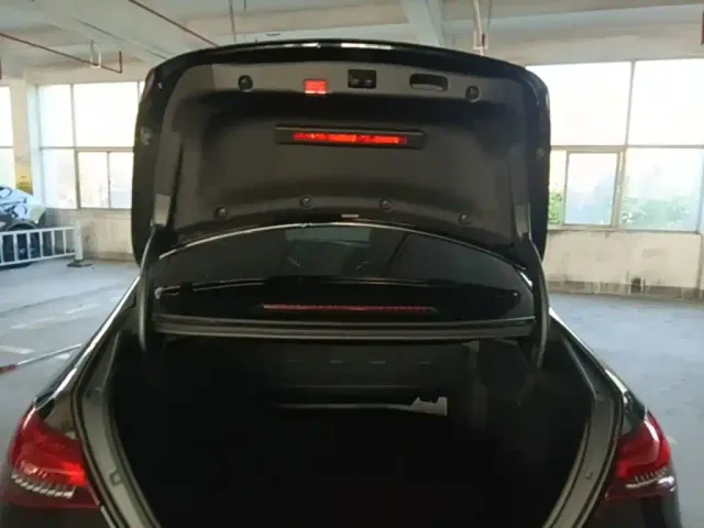 Mercedes-Benz E-Class — Фото автомобиля 18