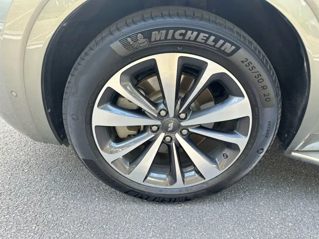 Li Auto ONE — Фото автомобиля 24