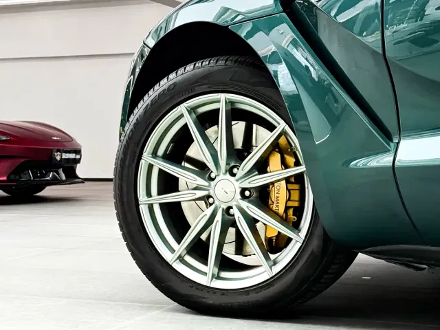 Aston Martin DBX — Фото автомобиля 6