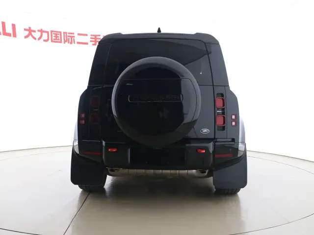 Land Rover Defender — Фото автомобиля 16